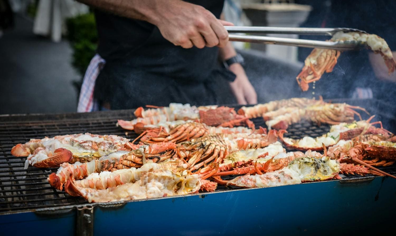 Pescado a la brasa en la barbacoa