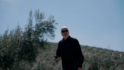 Spencer Tunick conmemora el centenario de Cervezas Alhambra fusionando la naturaleza y cultura andaluzas