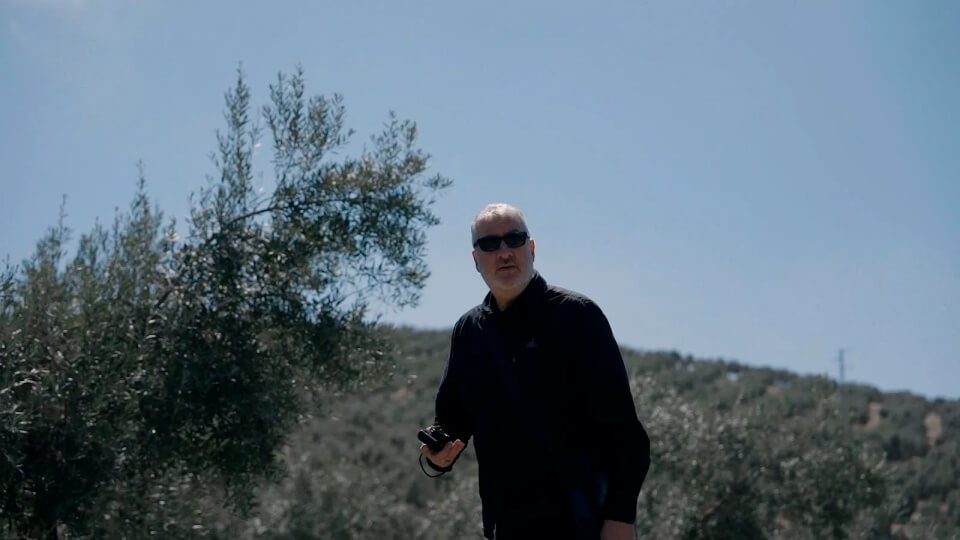 Spencer Tunick conmemora el centenario de Cervezas Alhambra fusionando la naturaleza y cultura andaluzas