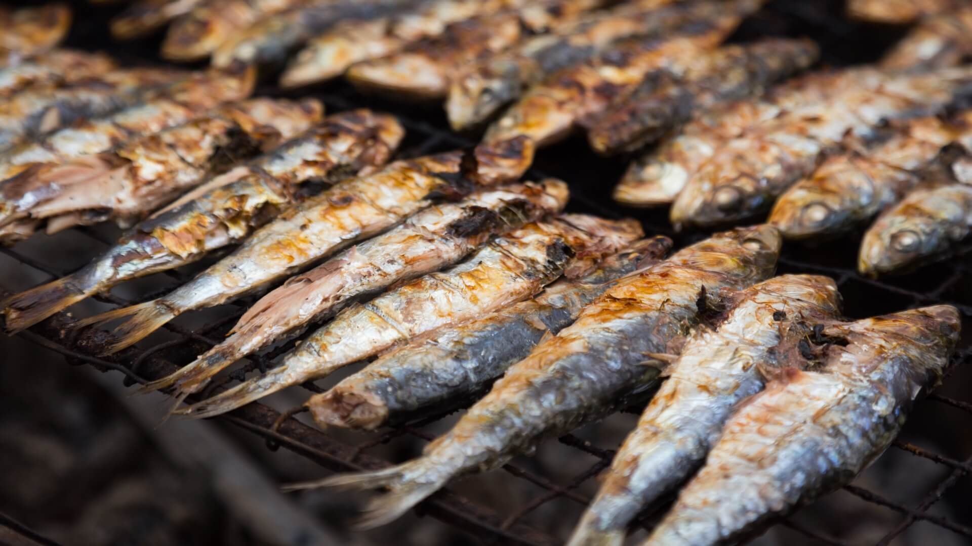 Civil nieve medallista Pescado A La Brasa, El Sabor Estrella De Las Barbacoas - Cervezas Alhambra