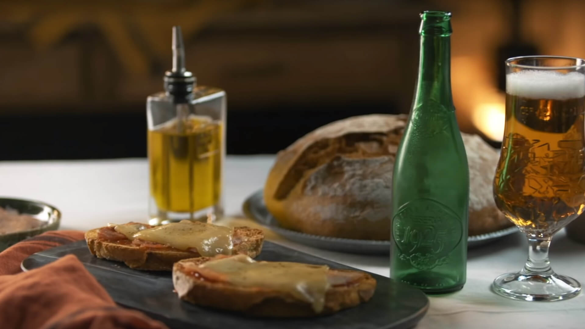 Tostas de lacón con queso tetilla