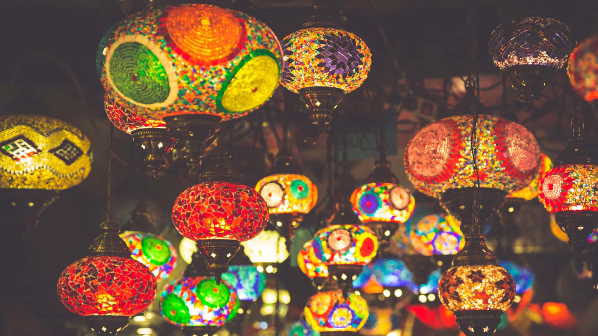 La luminosa historia de las lámparas turcas, las luces con más encanto que recuerdan a Granada