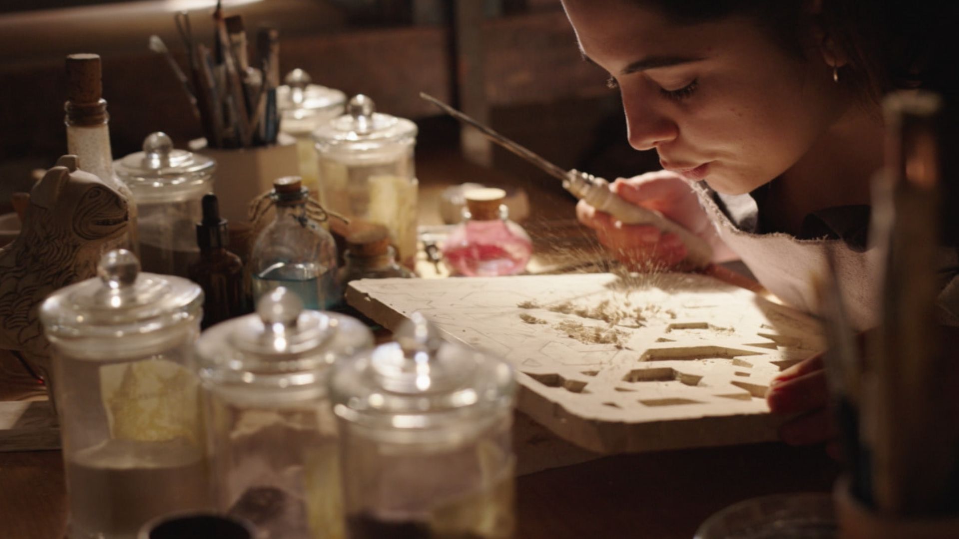 Artesanía Nazarí: el taller de los maestros restauradores que llevaron hasta Oriente la magia de La Alhambra