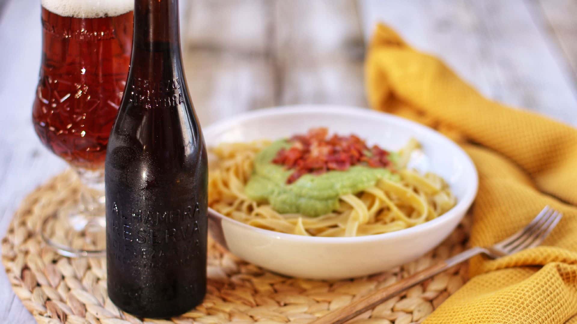 Espaguetis con carbonara de aguacate: una receta de pasta para saborear en familia