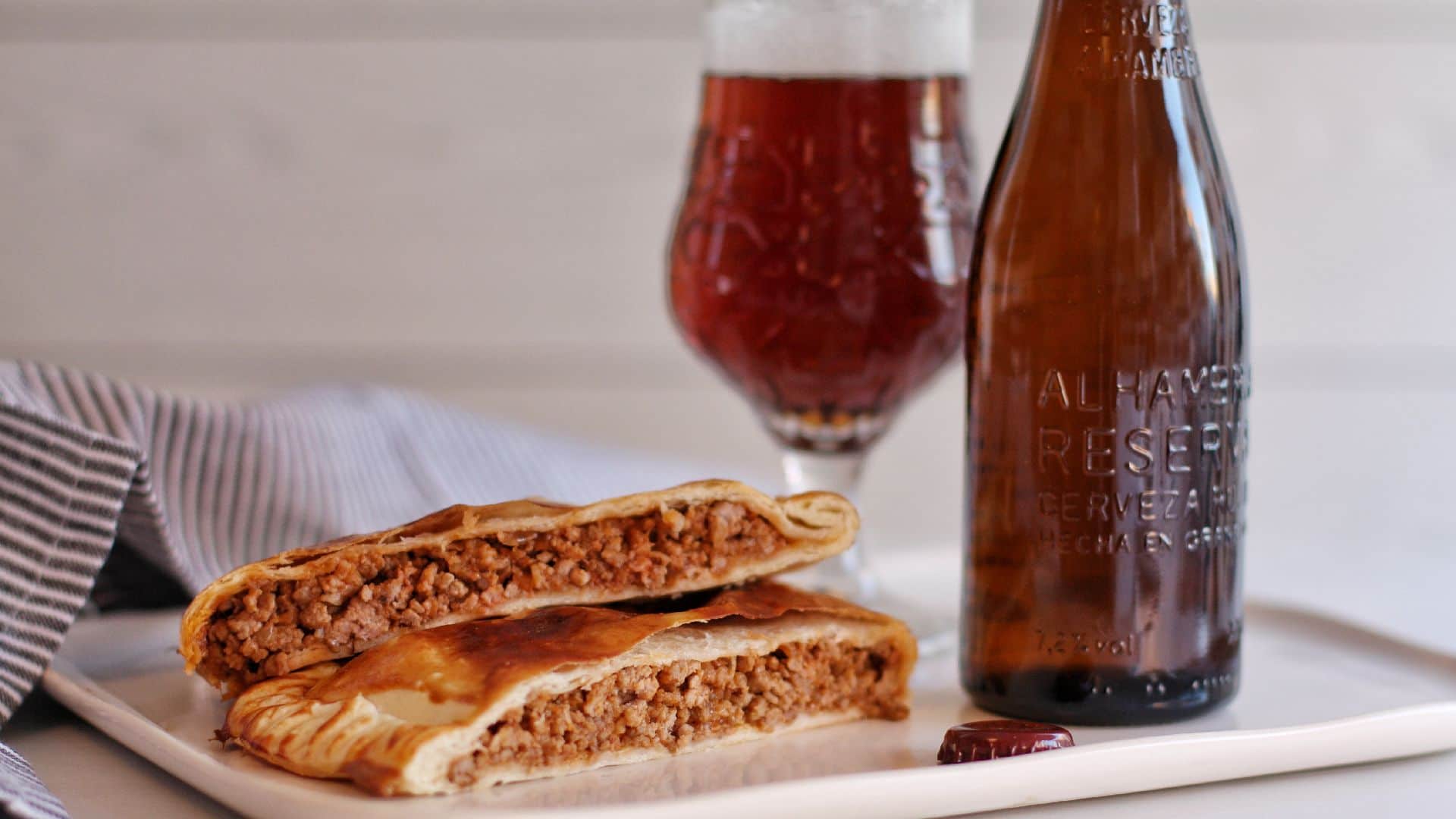 Cómo preparar paso a paso una empanada de carne, un aperitivo infalible