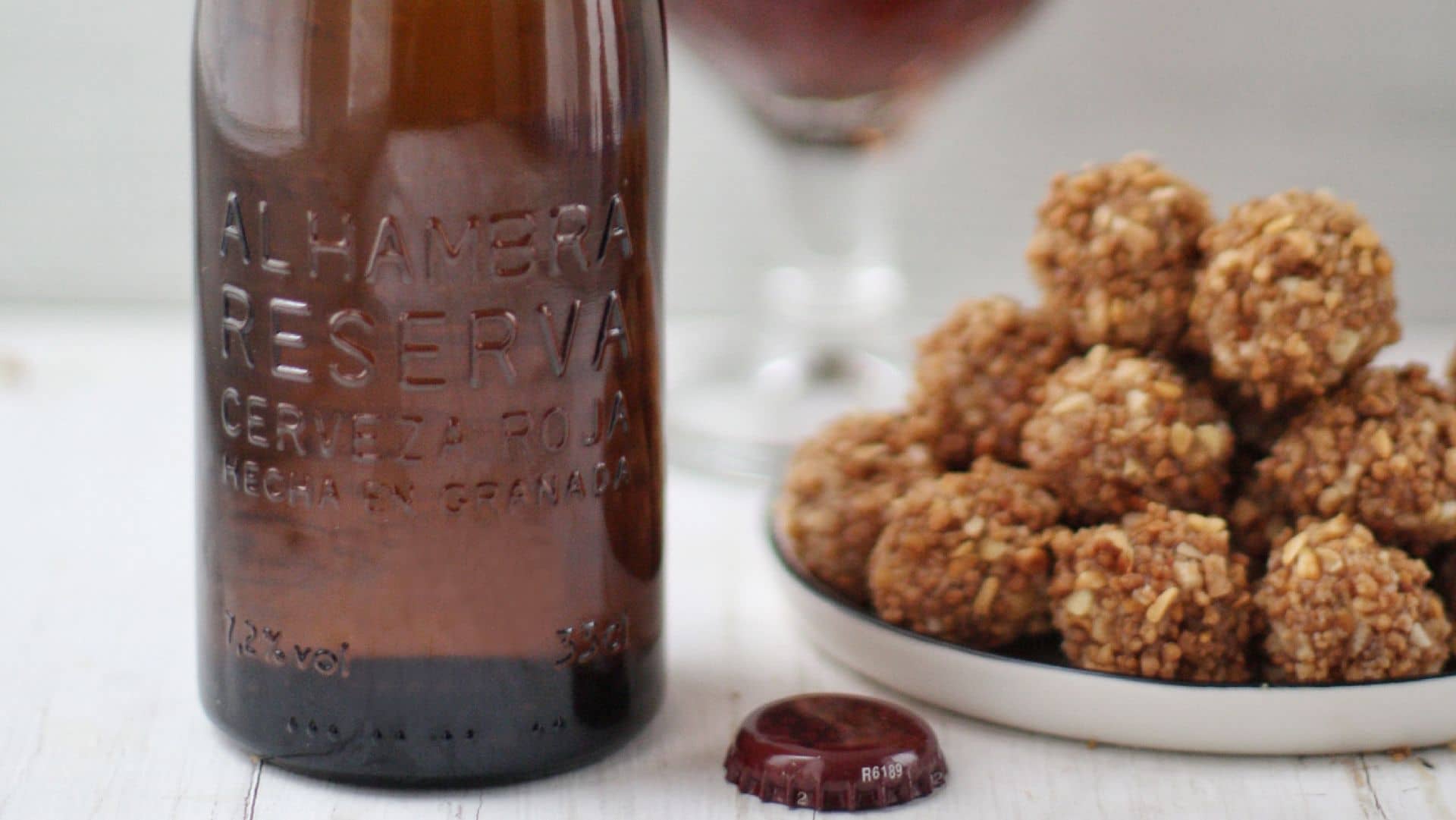 Bombones de foie y almendra, el aperitivo que no falla en Navidad