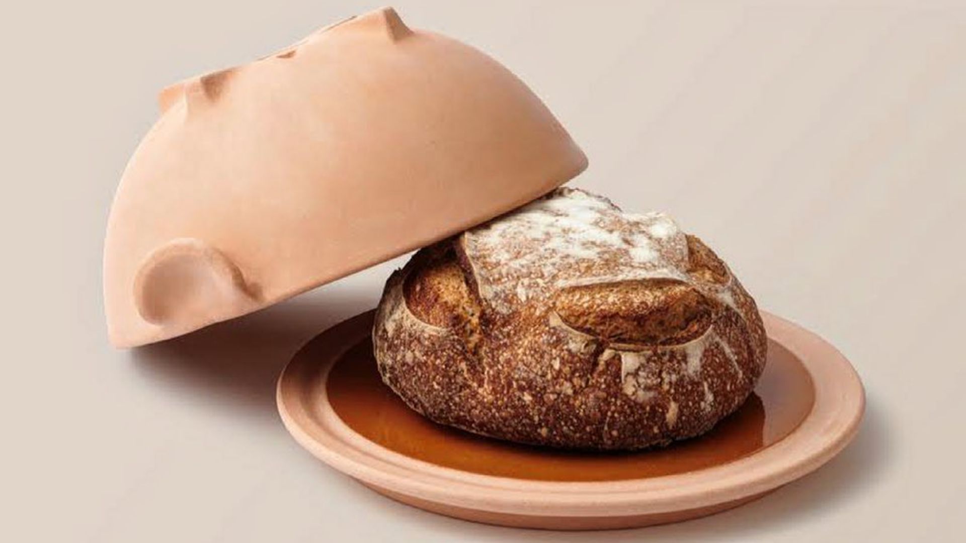 ¿Es la olla de terracota para pan la nueva airfryer? Todo sobre el gadget que busca hacerse un hueco en nuestra cocina
