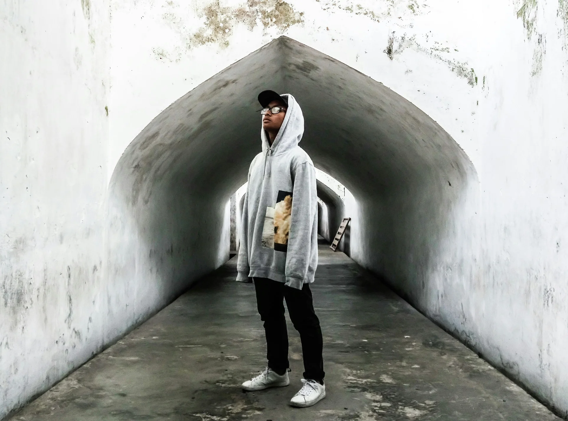 Vestir oversize: el legado del hip hop setentero que nunca pasa de moda