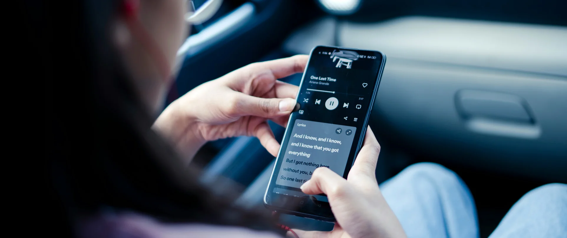 ¿Sabías que los músicos publican las letras de sus canciones gracias a un profesor español?