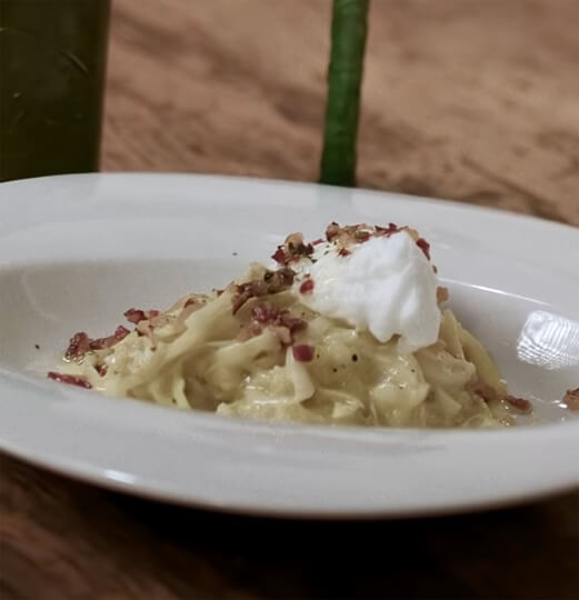 Tallarines de espárrago blanco a la carbonara