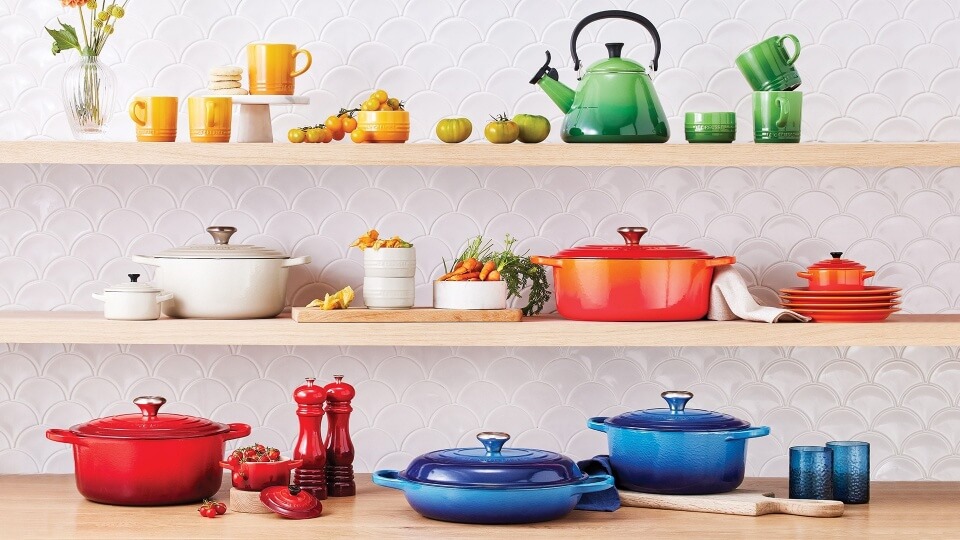Las ollas de colores que invaden nuestras cocinas tienen una historia centenaria: este es el pasado de Le Creuset