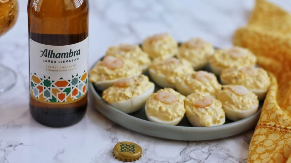 Receta de 'deviled eggs' con gambas: una vuelta de tuerca a un clásico aperitivo