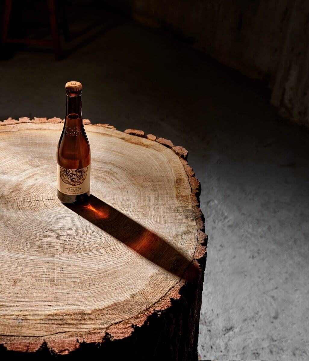 Una cerveza criada en barrica de ron granadino: así es la nueva Lenta de Cervezas Alhambra