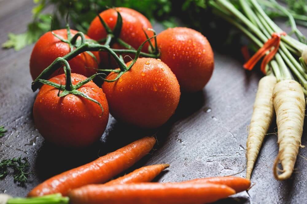 tomates, zanahorias y nabos